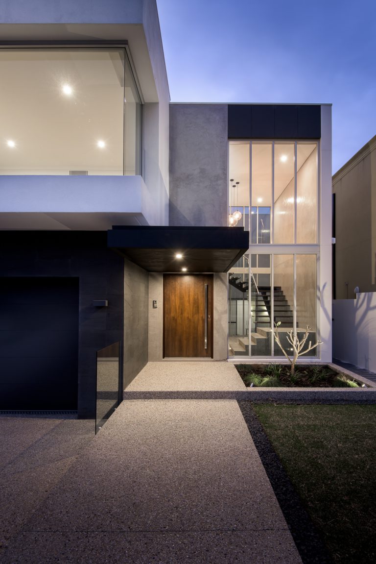 1-front-entrance-Ardross-architect-Robeson-Architects-Perth