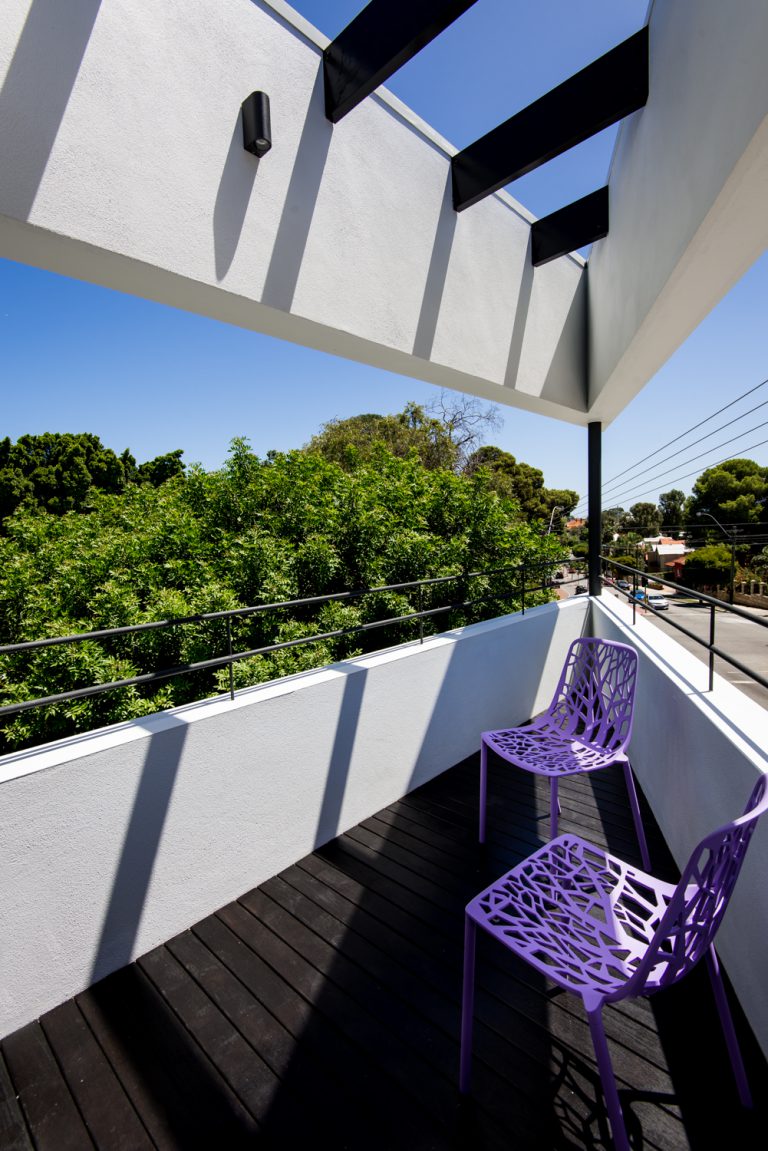 14-Triangle-House-balcony-Mount-Lawley-architect-by-Robeson-Architects