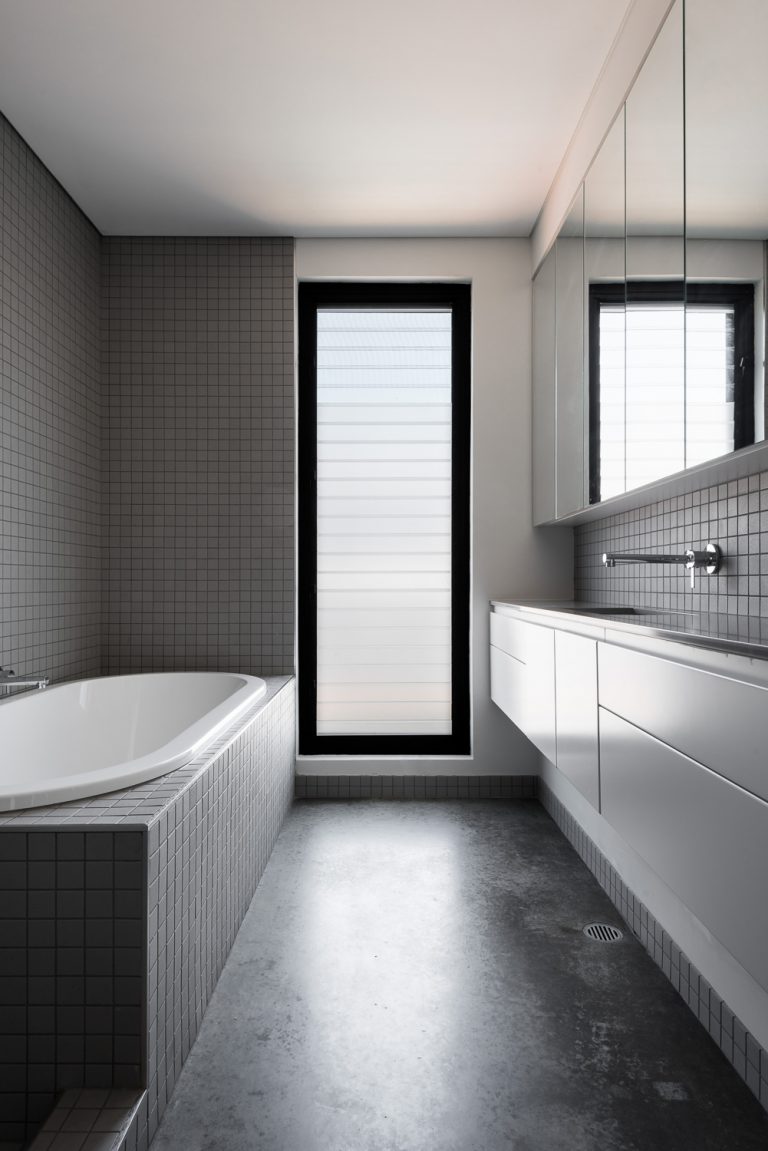 19-bathroom-bath-and-cabinetry-urban-house-western-suburbs-architect-Robeson-Architects-OPTIO