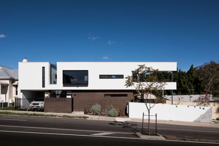 3-Triangle-House-exterior-side-view-Mount-Lawley-architect-by-Robeson-Architects