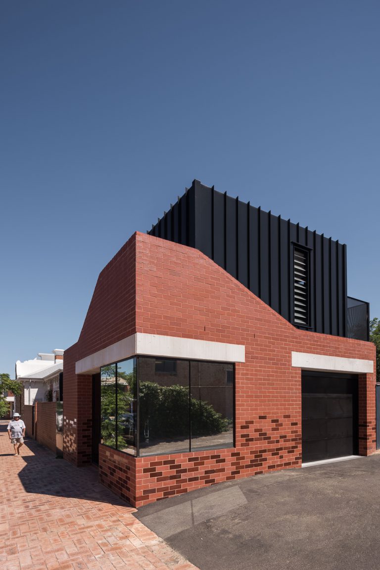3-modern-extension-angle-profile-King-George-heritage-renovation-Fremantle-residential-achitecture-by-Robeson-Architects
