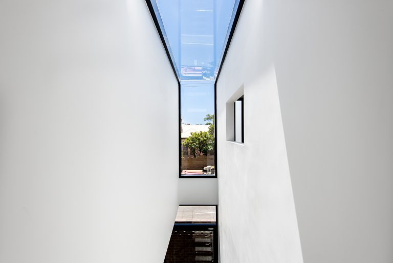 5-Triangle-House-lightwell-Mount-Lawley-architect-by-Robeson-Architects